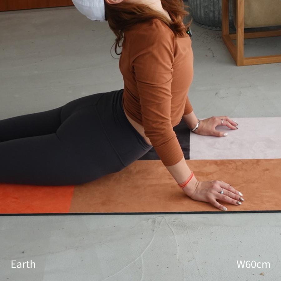8ed Studio Earth Canvas Stretch Mat使用シーン|自宅ストレッチ・ヨガ・ピラティス対応