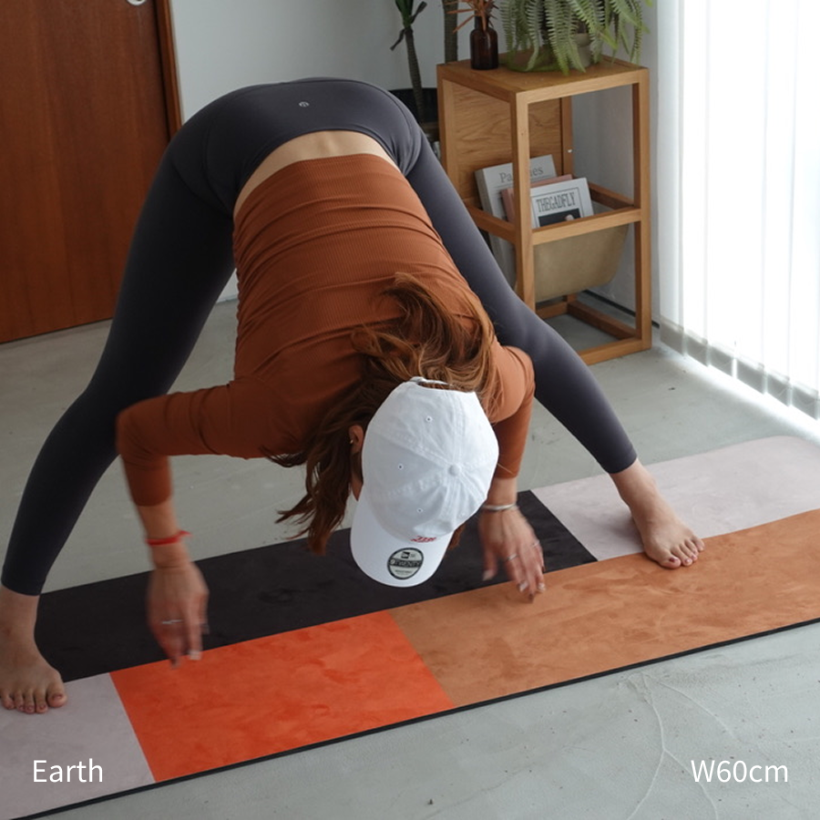 8ed Studio Earth Canvas Stretch Mat使用シーン|自宅ストレッチ・ヨガ・ピラティス対応