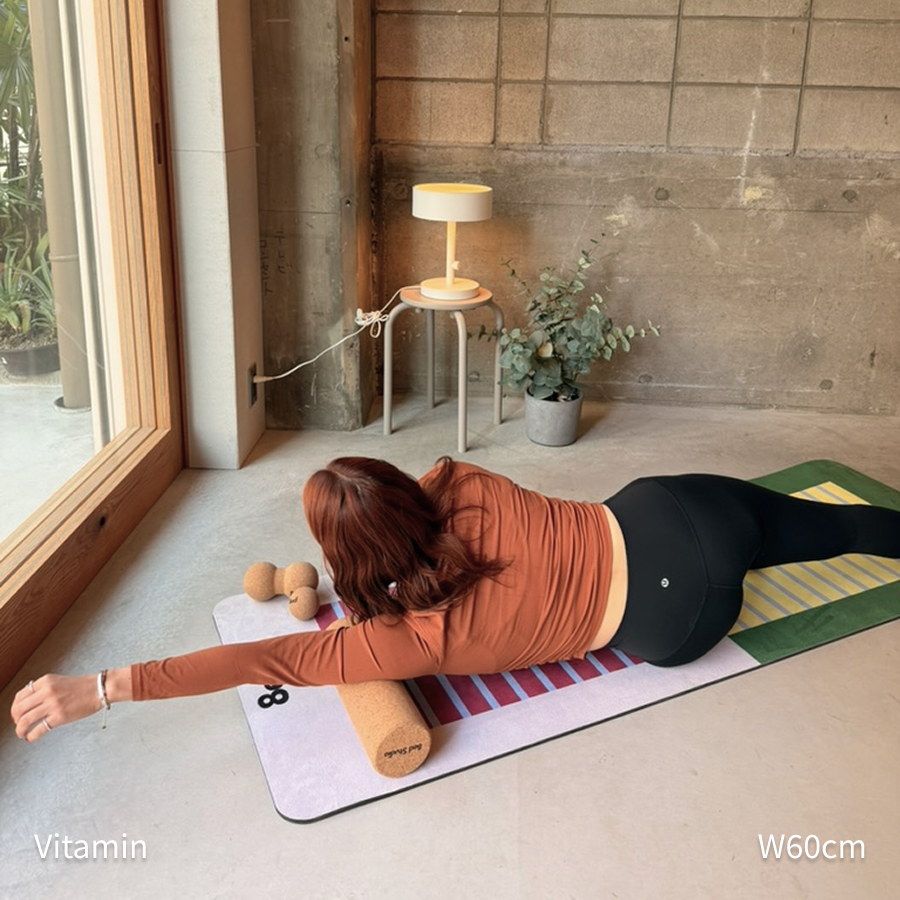 8ed Studio Vitamin Canvas Stretch Mat使用シーン|自宅ストレッチ・ヨガ・ピラティス対応