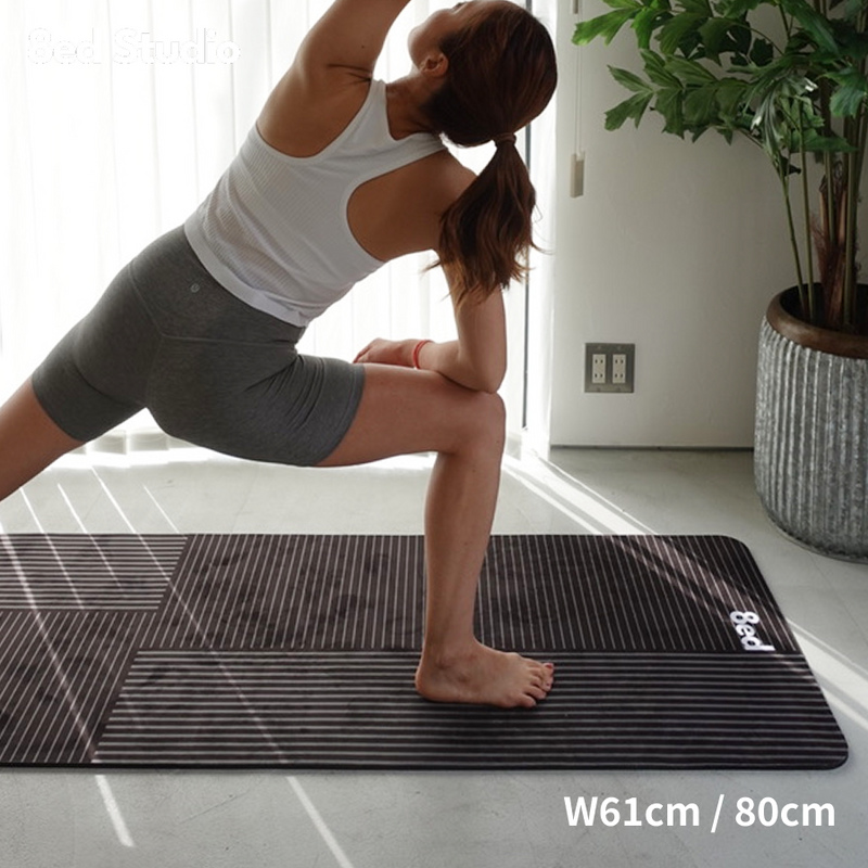 8ed Studio Distance Canvas Stretch Mat使用シーン｜自宅ストレッチ・ヨガ・ピラティス対応