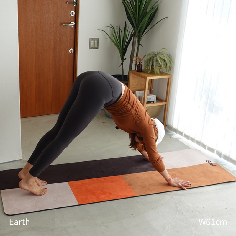 8ed Studio Earth Canvas Stretch Mat使用シーン｜自宅ストレッチ・ヨガ・ピラティス対応
