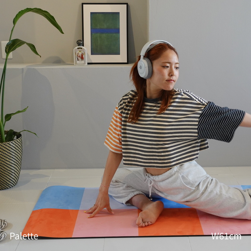 8ed Studio Palette Canvas Stretch Mat ストレッチ・ヨガマット使用シーン｜自宅ストレッチ・ヨガ・ピラティス対応